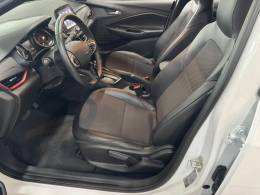 CHEVROLET - ONIX - 2024/2024 - Branca - R$ 93.900,00