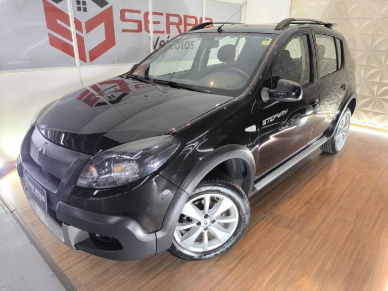 RENAULT - SANDERO - 2013/2014 - Preta - R$ 44.900,00