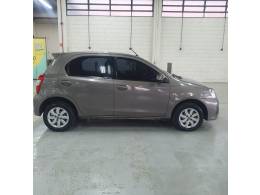 TOYOTA - ETIOS - 2017/2018 - Cinza - R$ 55.900,00