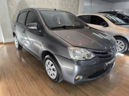 TOYOTA - ETIOS - 2015/2015 - Cinza - R$ 44.900,00