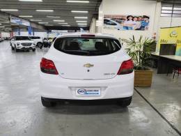 CHEVROLET - ONIX - 2013/2014 - Branca - R$ 52.900,00