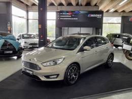 FORD - FOCUS - 2015/2016 - Prata - R$ 73.900,00