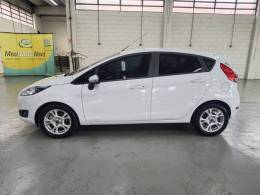 FORD - FIESTA - 2015/2016 - Branca - R$ 50.900,00