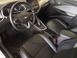 CHEVROLET - ONIX - 2021/2022 - Branca - R$ 85.900,00