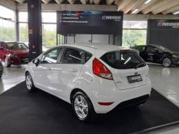 FORD - FIESTA - 2015/2016 - Branca - R$ 52.900,00