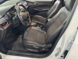 CHEVROLET - ONIX - 2024/2024 - Branca - R$ 89.900,00