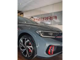 VOLKSWAGEN - JETTA - 2023/2024 - Cinza - R$ 215.900,00