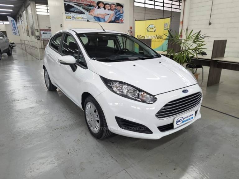 FORD - FIESTA - 2017/2017 - Branca - R$ 52.900,00