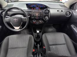 TOYOTA - ETIOS - 2014/2015 - Preta - R$ 46.900,00