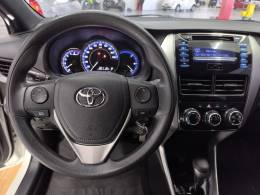 TOYOTA - YARIS - 2019/2019 - Branca - R$ 75.900,00