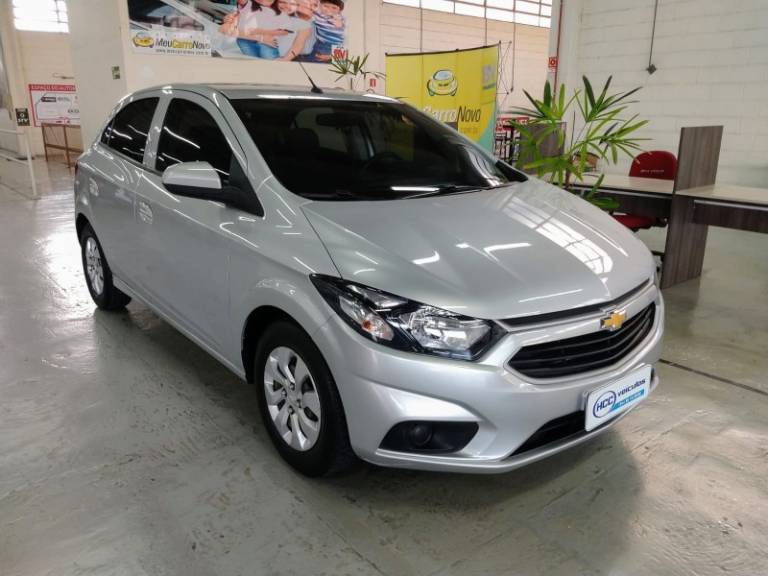 CHEVROLET - ONIX - 2019/2019 - Prata - R$ 59.900,00