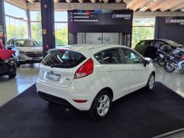 FORD - FIESTA - 2015/2016 - Branca - R$ 49.900,00