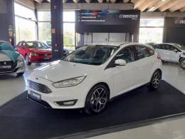 FORD - FOCUS - 2015/2016 - Branca - R$ 64.900,00