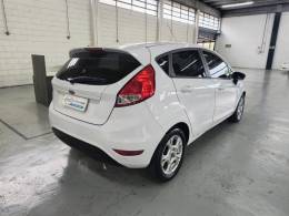 FORD - FIESTA - 2015/2016 - Branca - R$ 50.900,00