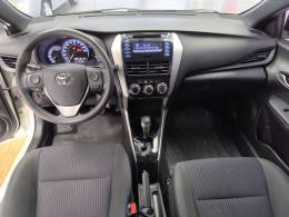 TOYOTA - YARIS - 2019/2019 - Branca - R$ 75.900,00