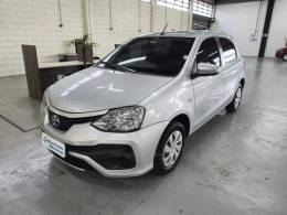 TOYOTA - ETIOS - 2017/2018 - Prata - R$ 57.900,00