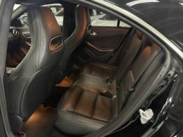 MERCEDES-BENZ - CLA 200 - 2017/2018 - Preta - R$ 127.900,00