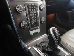 VOLVO - V40 - 2013/2014 - Preta - R$ 72.900,00