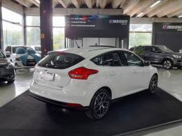 FORD - FOCUS - 2016/2016 - Branca - R$ 73.900,00