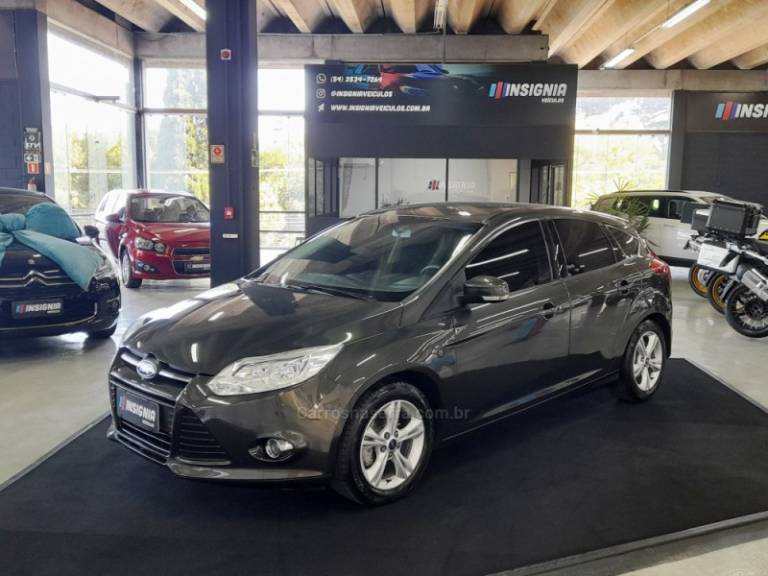 FORD - FOCUS - 2014/2015 - Cinza - R$ 56.900,00