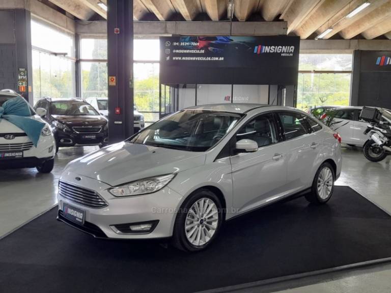 FORD - FOCUS - 2015/2016 - Prata - R$ 64.900,00