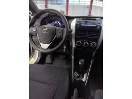 TOYOTA - YARIS - 2019/2019 - Branca - R$ 75.900,00