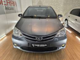 TOYOTA - ETIOS - 2015/2015 - Cinza - R$ 44.900,00