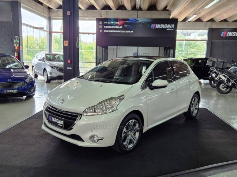 PEUGEOT - 208 - 2015/2016 - Branca - R$ 55.900,00