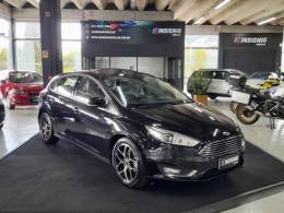 FORD - FOCUS - 2016/2017 - Preta - R$ 75.900,00