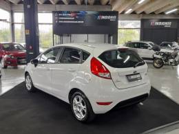 FORD - FIESTA - 2015/2015 - Branca - R$ 47.900,00