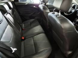 FORD - FOCUS - 2015/2016 - Branca - R$ 64.900,00