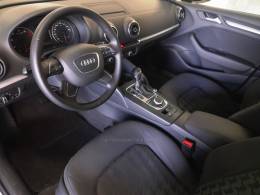 AUDI - A3 - 2013/2014 - Branca - R$ 76.900,00