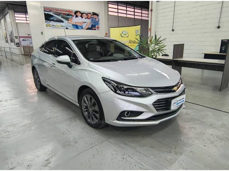 CHEVROLET - CRUZE - 2017/2018 - Prata - R$ 89.900,00