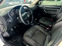 VOLKSWAGEN - GOLF - 2002/2002 - Branca - R$ 29.900,00