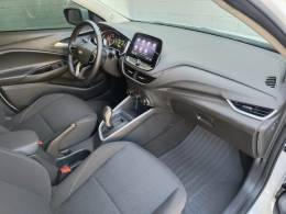 CHEVROLET - ONIX - 2023/2024 - Branca - R$ 89.900,00