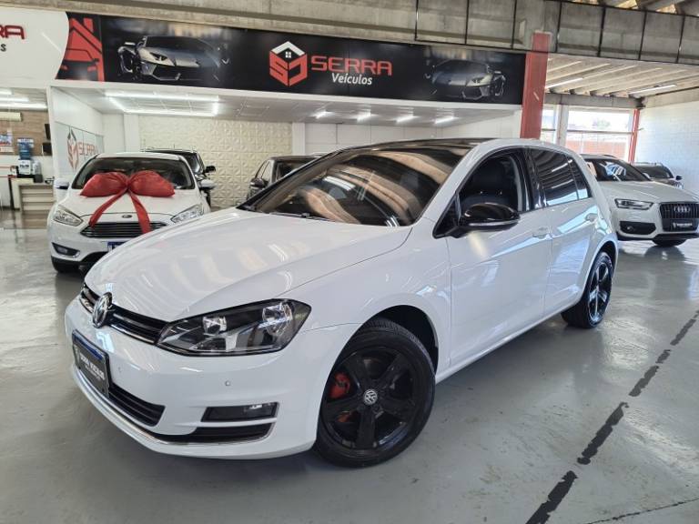 VOLKSWAGEN - GOLF - 2017/2017 - Branca - R$ 99.900,00
