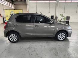 TOYOTA - ETIOS - 2017/2018 - Cinza - R$ 57.900,00