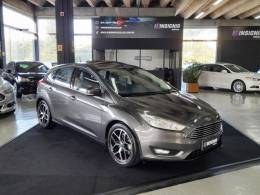 FORD - FOCUS - 2016/2017 - Cinza - R$ 72.900,00