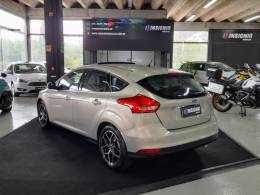 FORD - FOCUS - 2015/2016 - Prata - R$ 73.900,00