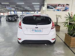 FORD - FIESTA - 2015/2016 - Branca - R$ 50.900,00