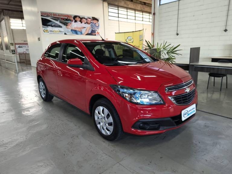 CHEVROLET - ONIX - 2013/2014 - Vermelha - R$ 45.900,00