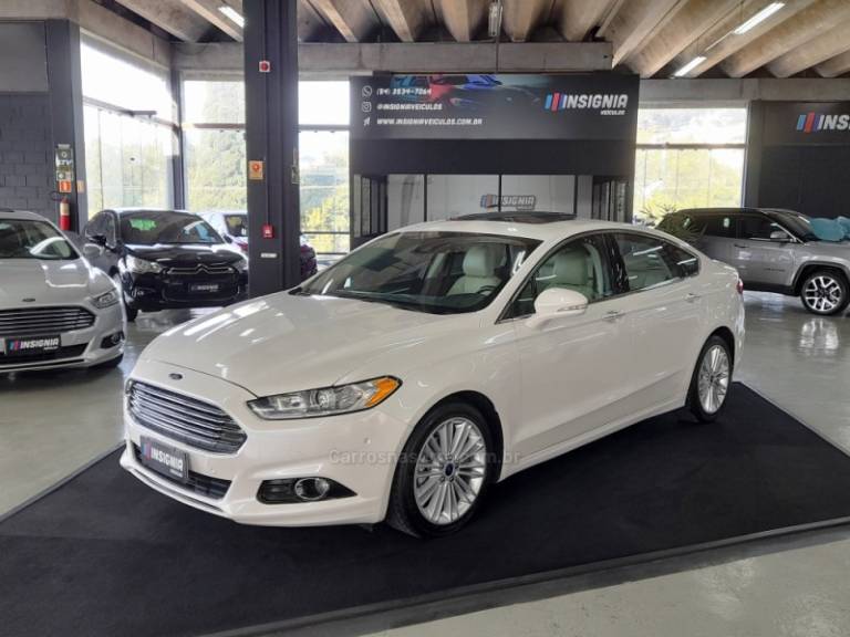 FORD - FUSION - 2015/2016 - Branca - R$ 92.900,00