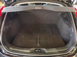 VOLVO - V40 - 2013/2014 - Preta - R$ 72.900,00