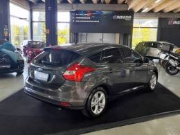 FORD - FOCUS - 2014/2015 - Cinza - R$ 54.900,00
