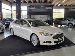 FORD - FUSION - 2015/2016 - Branca - R$ 92.900,00