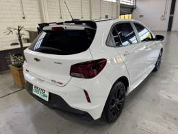 CHEVROLET - ONIX - 2024/2024 - Branca - R$ 89.900,00