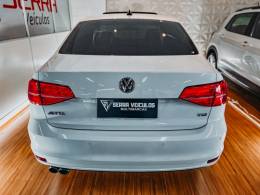 VOLKSWAGEN - JETTA - 2015/2016 - Branca - R$ 95.900,00