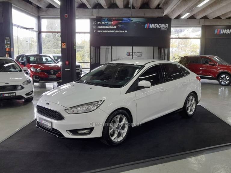 FORD - FOCUS - 2018/2019 - Branca - R$ 65.900,00