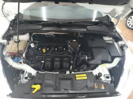 FORD - FOCUS - 2015/2016 - Branca - R$ 64.900,00