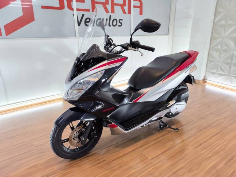 HONDA - PCX - 2018/2018 - Prata - R$ 15.900,00